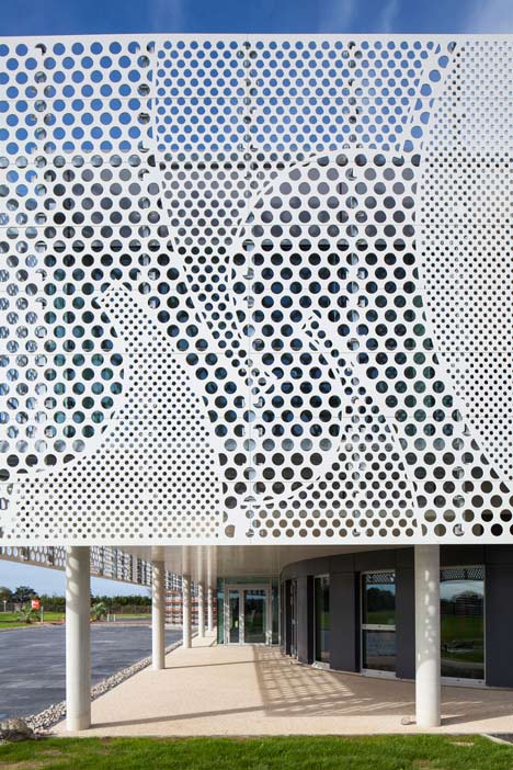 PAD creates facade for boat company headquarters using HI-MACS