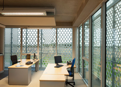 PAD creates facade for boat company headquarters using HI-MACS