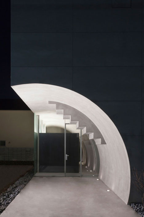 Tunnel House by Makiko Tsukada
