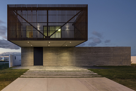 XAN House by MAPA