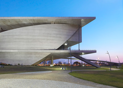 Cidade-Das-Artes-by-Christian-De-Portzamparc-Hufton+Crow