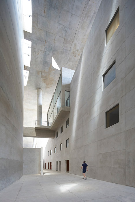 Cidade-Das-Artes-by-Christian-De-Portzamparc-Hufton+Crow