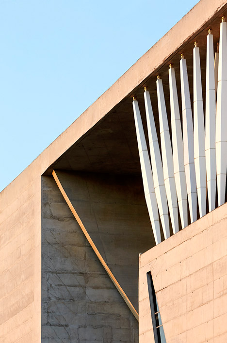 Cidade-Das-Artes-by-Christian-De-Portzamparc-Hufton+Crow