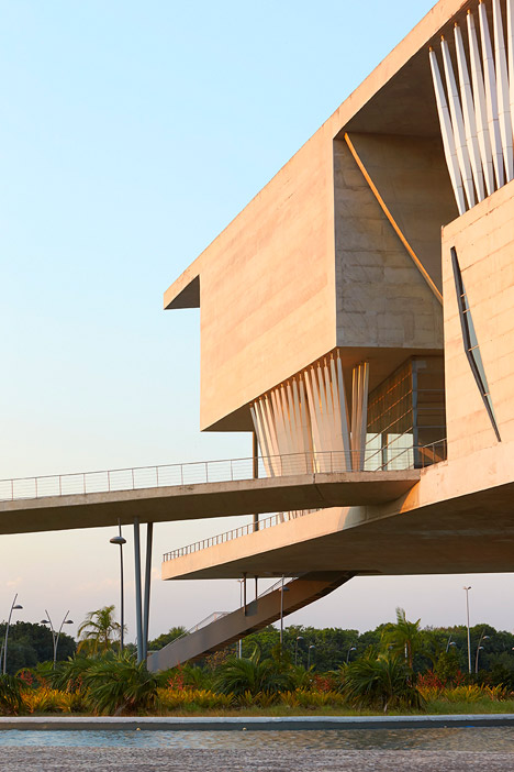 Cidade-Das-Artes-by-Christian-De-Portzamparc-Hufton+Crow