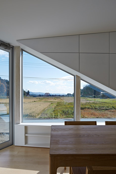 E House by Hannat Architects