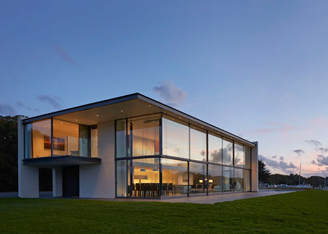 House-for-a-Yachtsman-by-the-Manser-Practice_dezeen_468_0