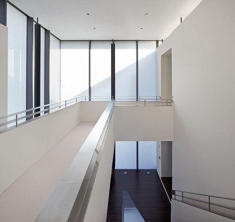House-for-a-Yachtsman-by-the-Manser-Practice_dezeen_468_13