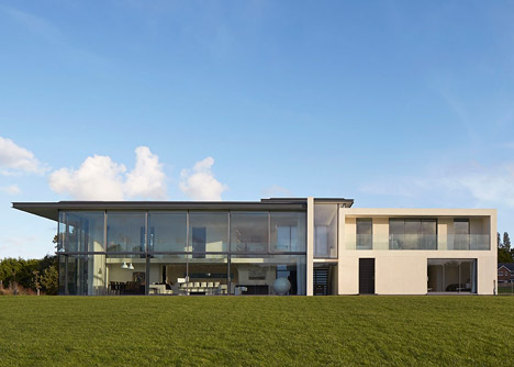House-for-a-Yachtsman-by-the-Manser-Practice_dezeen_468_14