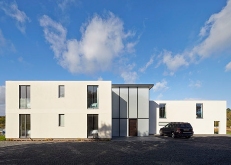 House-for-a-Yachtsman-by-the-Manser-Practice_dezeen_468_3