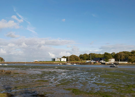 House-for-a-Yachtsman-by-the-Manser-Practice_dezeen_468_4