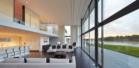 House-for-a-Yachtsman-by-the-Manser-Practice_dezeen_468_5