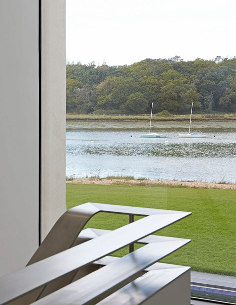 House-for-a-Yachtsman-by-the-Manser-Practice_dezeen_468_8