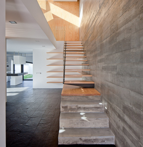 House in Porto by e348 arquitectura