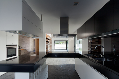 House in Porto by e348 arquitectura