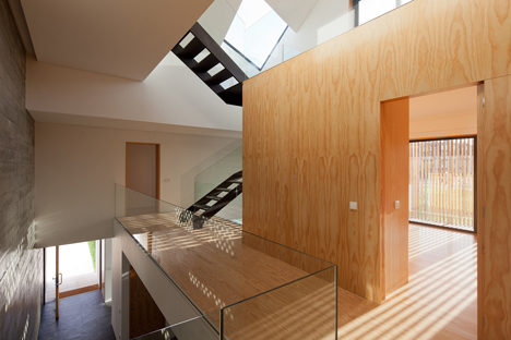 House in Porto by e348 arquitectura
