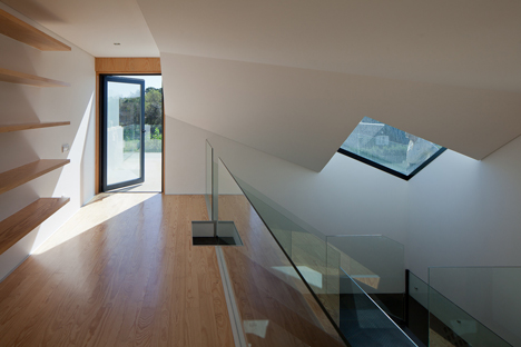 House in Porto by e348 arquitectura