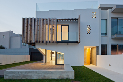 House in Porto by e348 arquitectura