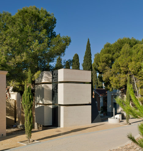 Pantheon in Murcia by Amparo and Andres Martinez Vidal