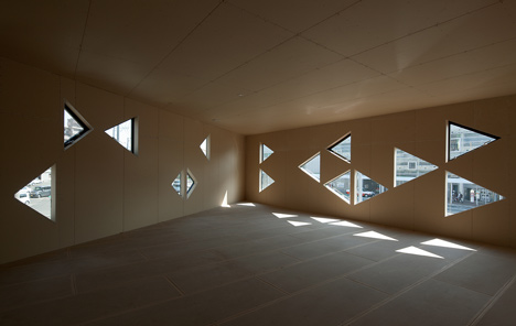 Salon and office by Junichiro Ikeura