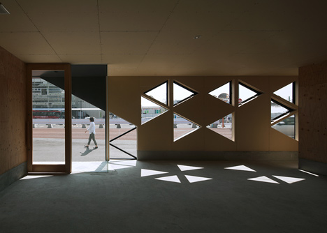 Salon and office by Junichiro Ikeura