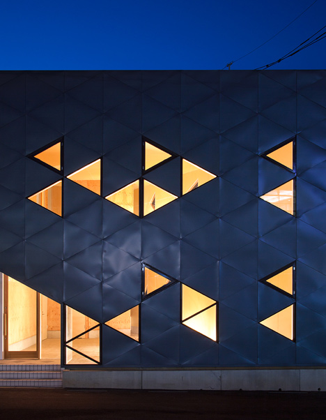 Salon and office by Junichiro Ikeura