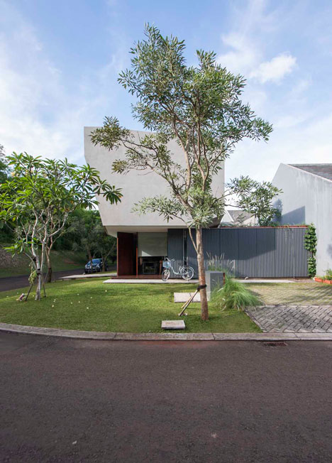 Trimmed Reform House Indonesia by SUB