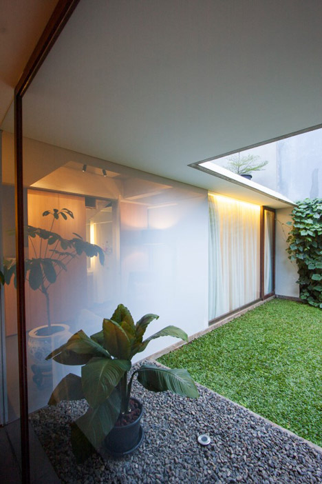 Trimmed Reform House Indonesia by SUB