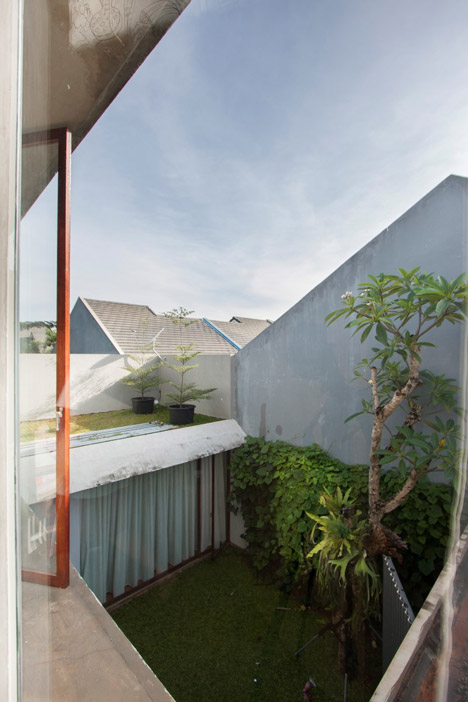 Trimmed Reform House Indonesia by SUB