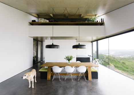 Varatojo House in Portugal by Atelier DATA