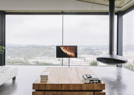 Varatojo House in Portugal by Atelier DATA