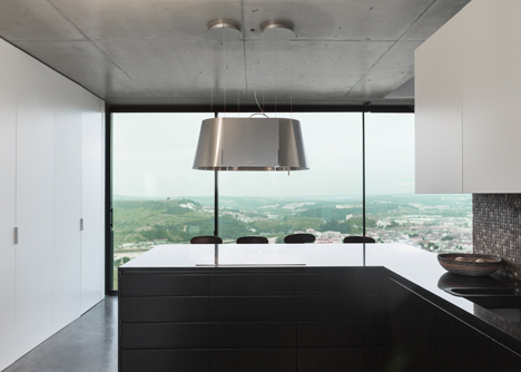 Varatojo House in Portugal by Atelier DATA