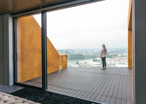 Varatojo House in Portugal by Atelier DATA