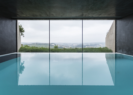 Varatojo House in Portugal by Atelier DATA