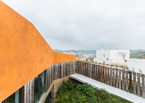 Varatojo House in Portugal by Atelier DATA