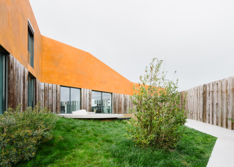 Varatojo House in Portugal by Atelier DATA
