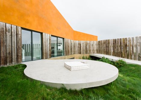 Varatojo House in Portugal by Atelier DATA