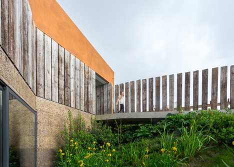 Varatojo House in Portugal by Atelier DATA