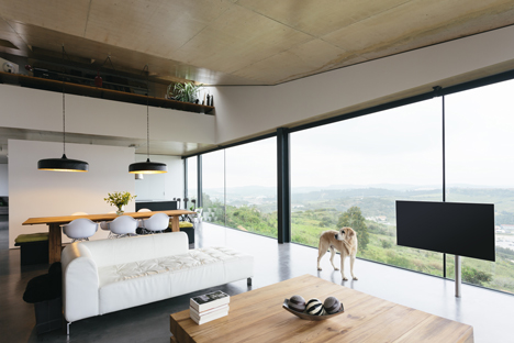 Varatojo House in Portugal by Atelier DATA