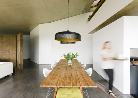 Varatojo House in Portugal by Atelier DATA