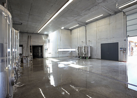 Wine Press Hall by Burkhard Architekten
