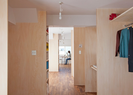 Wing Wall House by Camp Design Inc and Sumasaga Fudosan