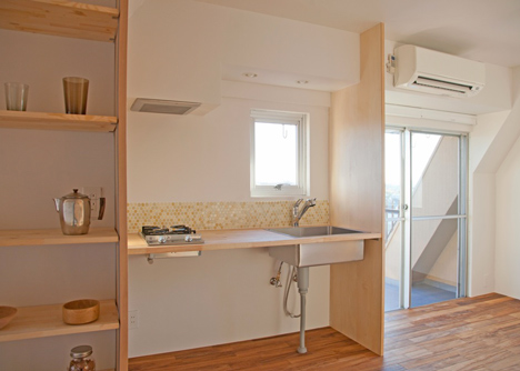 Wing Wall House by Camp Design Inc and Sumasaga Fudosan