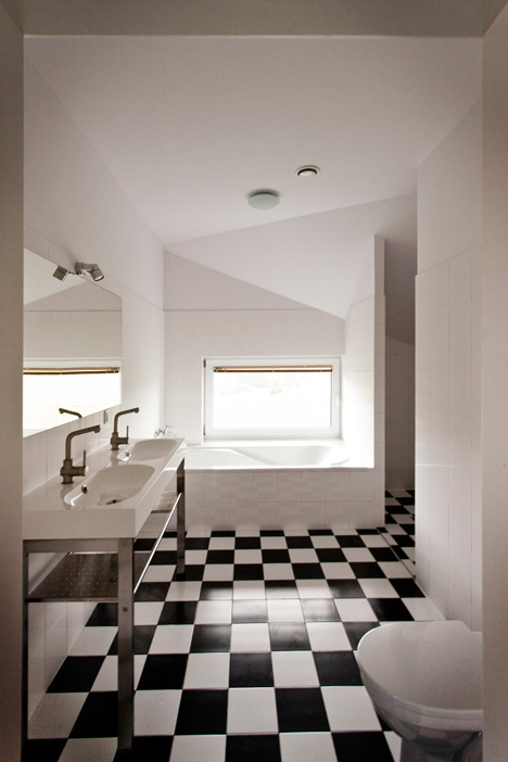 34 25 House by Bartek Arendt