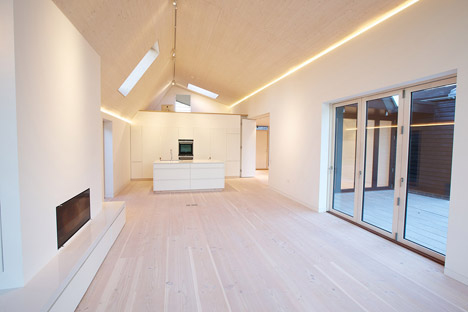 Bourne-Lane-house-by-Nash-Baker
