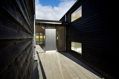 Bourne-Lane-house-by-Nash-Baker