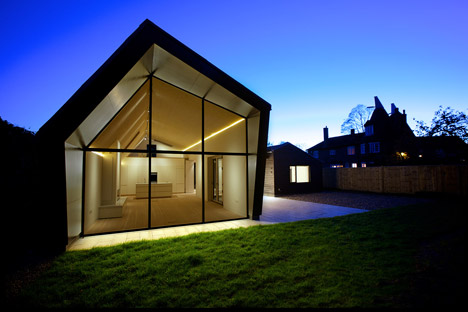 Bourne-Lane-house-by-Nash-Baker
