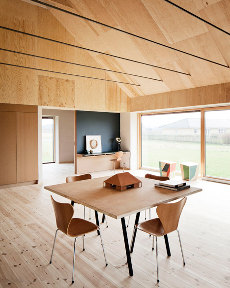 Brick-House-by-Leth-and-Gori