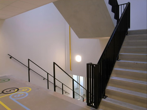 Climbing-and-Sports-Centre-in-Dordrecht-by-NL-Architects