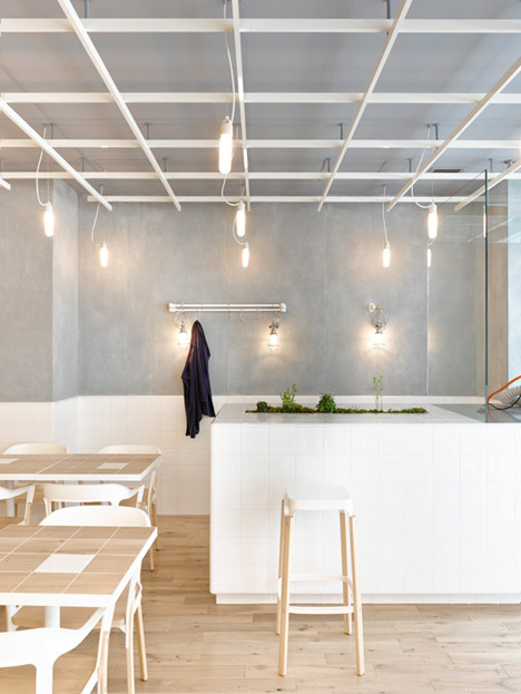 Coutume-cafe-Aoyama-in-Tokyo-Japan-by-CUT-Architectures