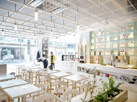 Coutume-cafe-Aoyama-in-Tokyo-Japan-by-CUT-Architectures